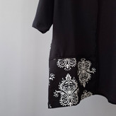 تیشرت مشکی پارچه دورس 2 نخ قواره باکسی مدل کثیف دوزی کد TSH0017