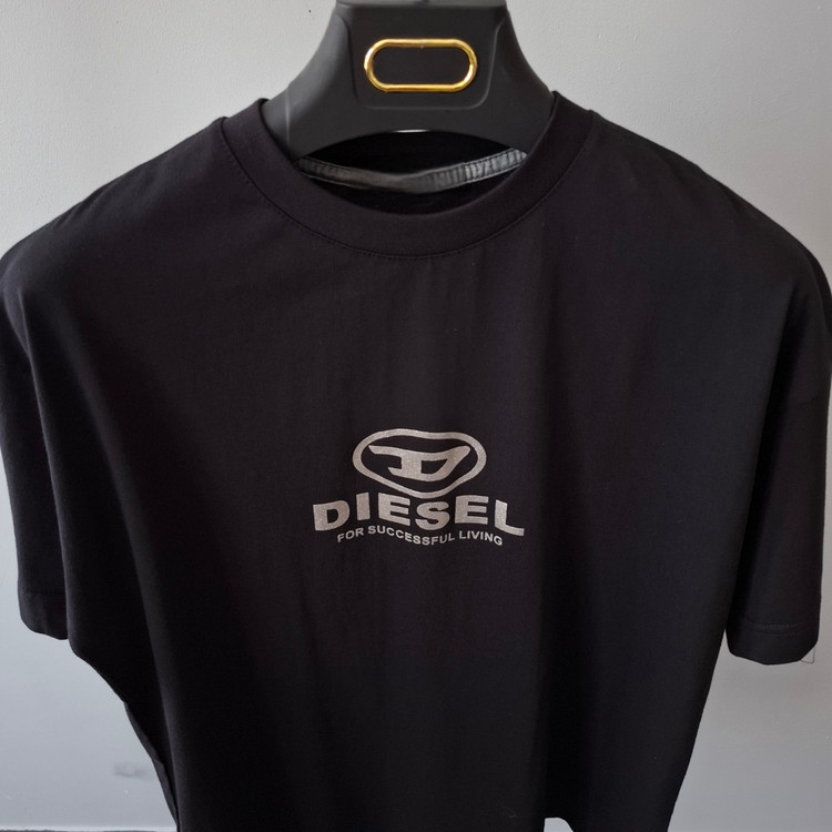 تیشرت مشکی پارچه پنبه قواره باکسی مدل DIESEL کد TSH0018