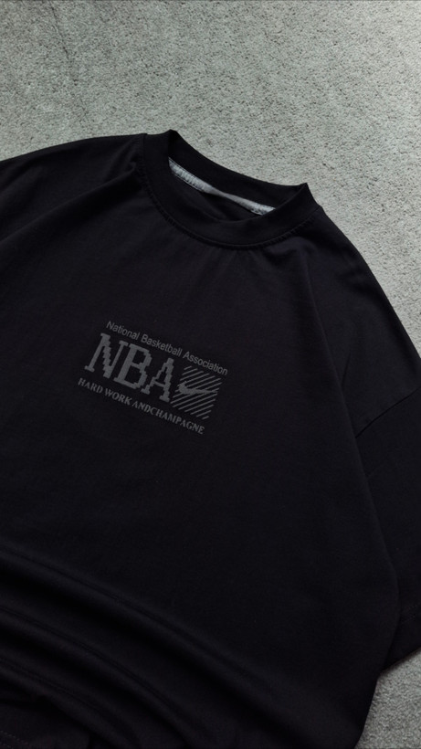 تیشرت مشکی پارچه پنبه قواره باکسی مدل NBA کد TSH0016