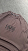 تیشرت قهوه ای پارچه پنبه قواره باکسی مدل NBA کد TSH0016