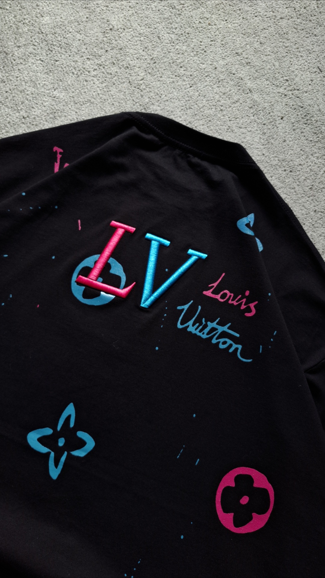 تیشرت مشکی پارچه پنبه قواره باکسی مدل LOUIS VUITTON کد TSH0018