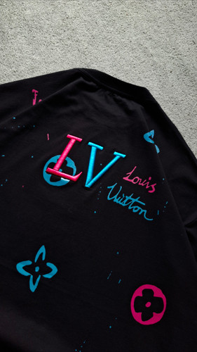تیشرت مشکی پارچه پنبه قواره باکسی مدل LOUIS VUITTON کد TSH0018
