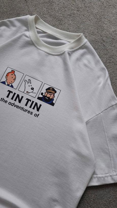 تیشرت سفید پارچه دورس 2 نخ قواره باکسی مدل tin tin کد TSH0022